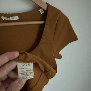 Doen 100% cotton tee in rust